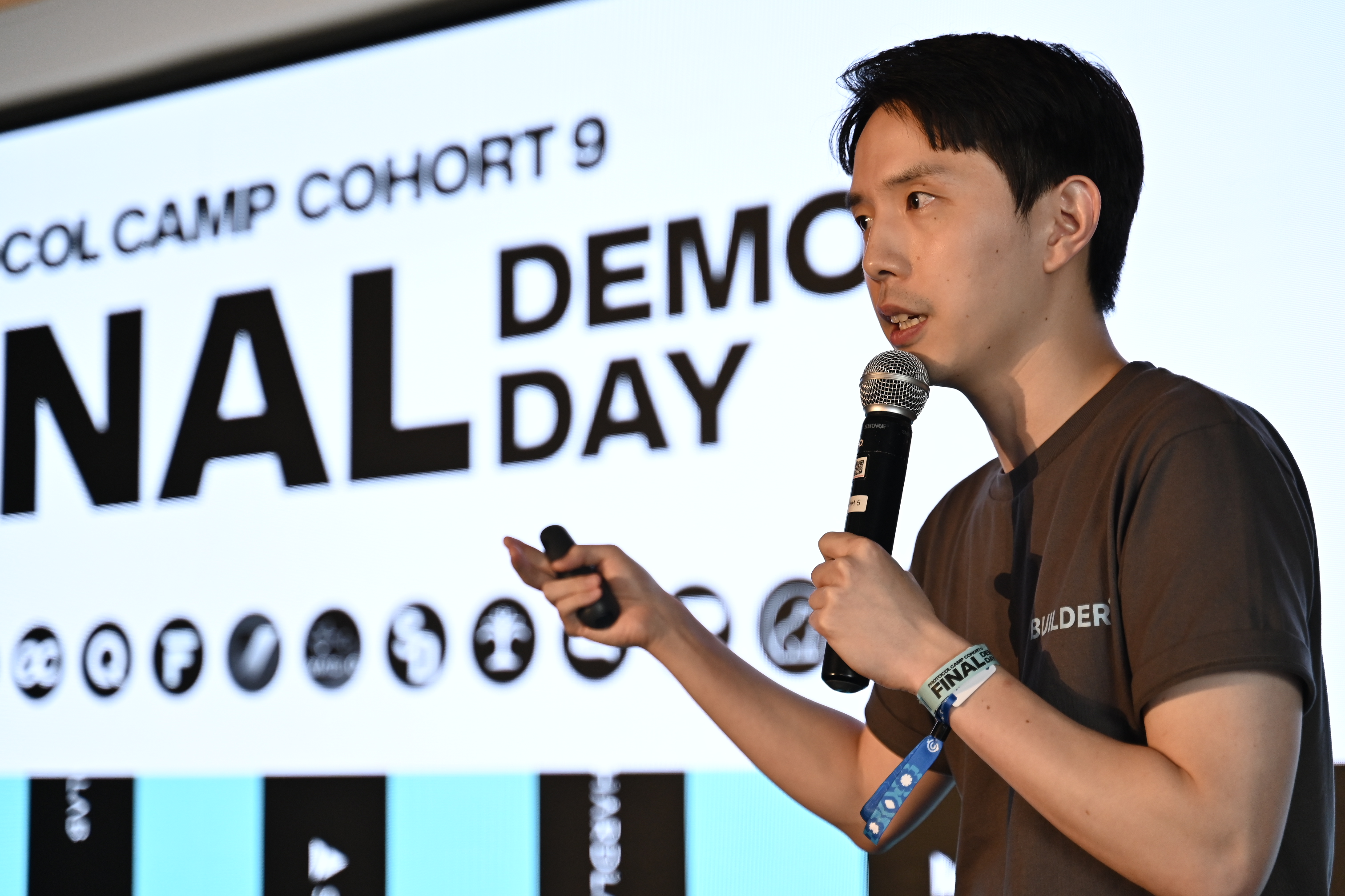 Junghyun from BeBridge presenting at the Cohort 9 Final Demo Day