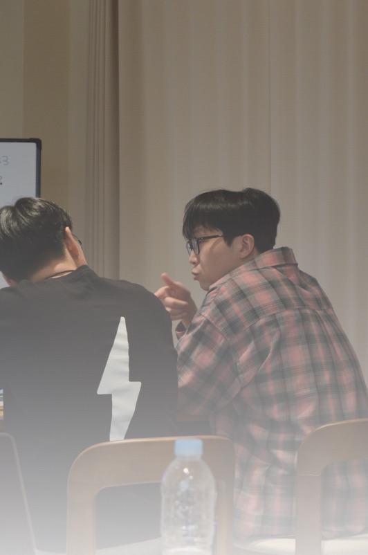 Mentor and builder in a one-on-one session