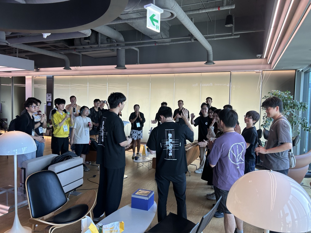 Cohort 10 builders connecting at the Seoul kickoff