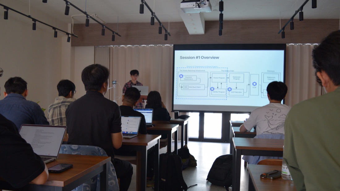 A builder presenting a session overview to the cohort